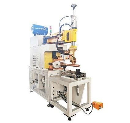 PLC bestuurt de naadlasmachine, met een maatbereik van 300-900 millimeter en een nominaal vermogen van 50 KVA.