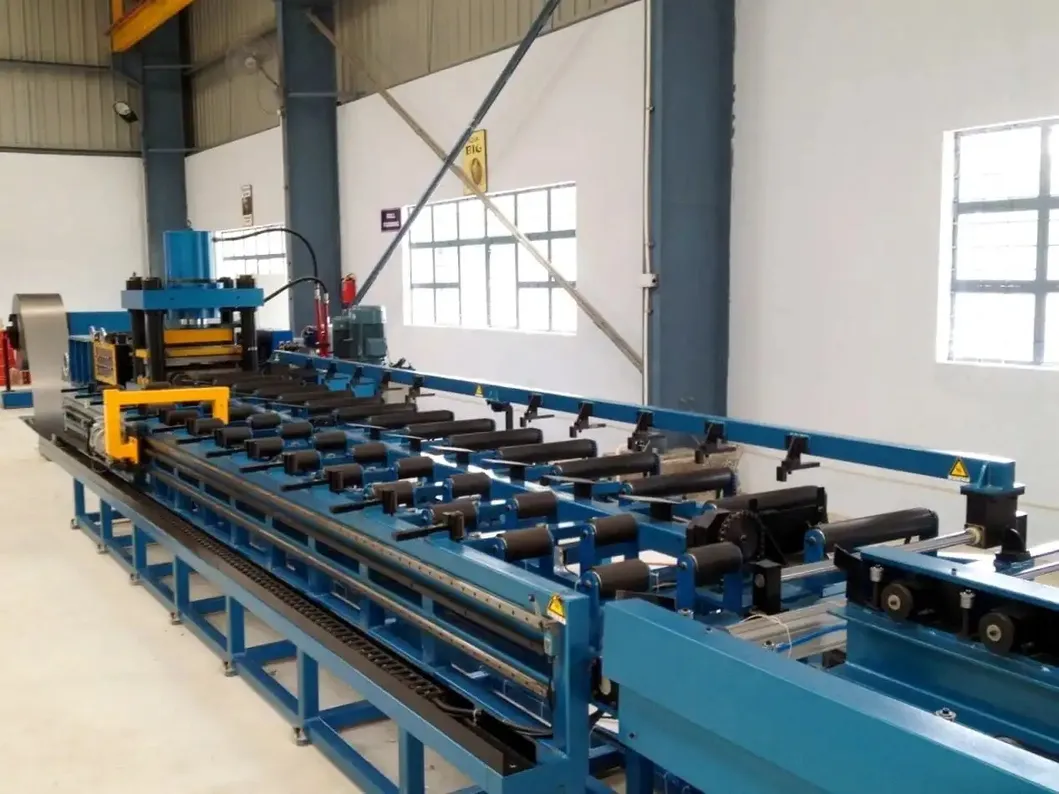 Koeling Gegolfde Vinnen Wanden Distributie Vermogen Transformator Olie Ondergedompelde Radiator Vin Automatische Lasproductielijn 3