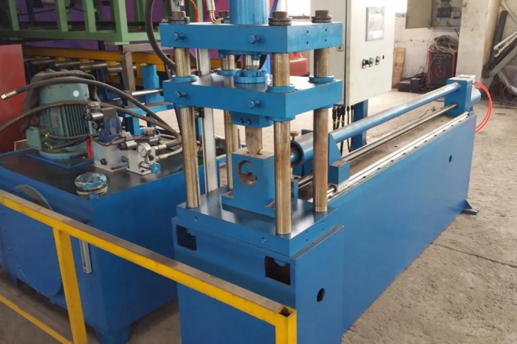 Koeling Gegolfde Vinnen Wanden Distributie Vermogen Transformator Olie Ondergedompelde Radiator Vin Automatische Lasproductielijn 10