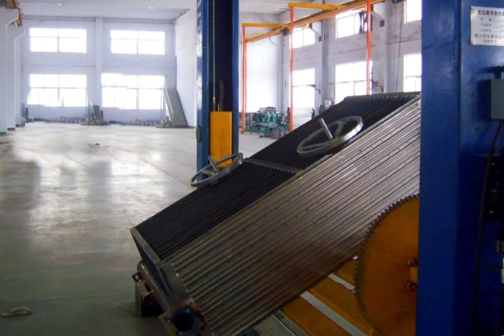 Koeling Gegolfde Vinnen Wanden Distributie Vermogen Transformator Olie Ondergedompelde Radiator Vin Automatische Lasproductielijn 13
